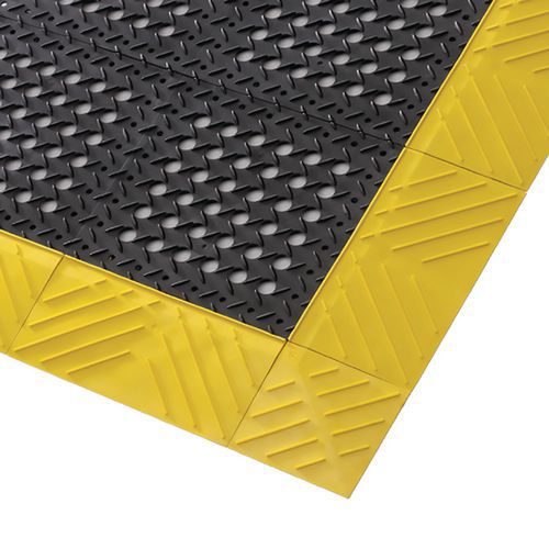 Priemyselné protiúnavové rohože Diamond Flex Lok™ s perforovaným povrchom, čierno-žlté