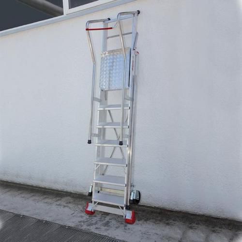 Pojazdný skladací hliníkový plošinový rebrík, 7 stupňov