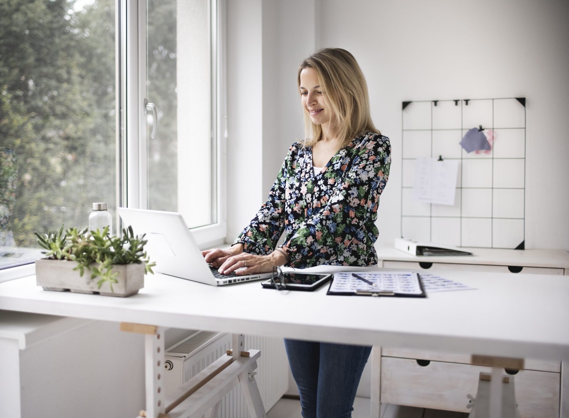 Práca z domu a ergonómia: prevencia je lepšia než liečba