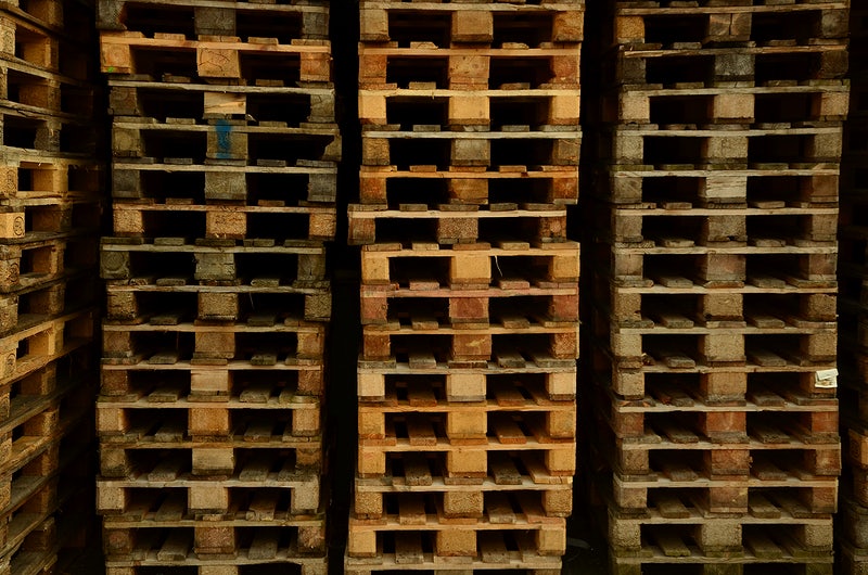 [Sprievodca paletami] Ako vybrať paletu pre váš tovar?