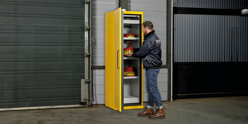 Skladovanie nebezpečných látok vo firme: Rozhovor s odborníkom z Justrite Safety Group