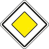 Dopravná značka Hlavná pozemná komunikácia (P2)
