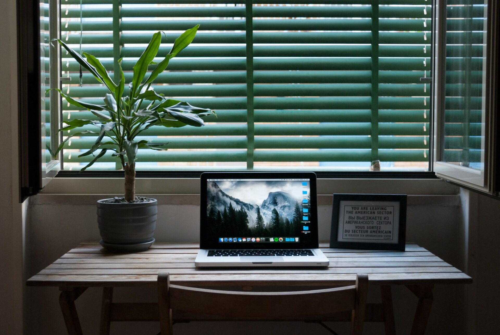 Psychológ a odborník na výživu radí, ako zvládnuť dlhodobý home office